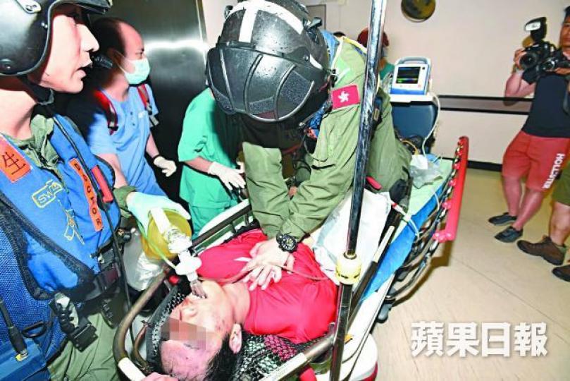 ■被雷擊中的準大學生送院時前額現暗紅色,救援人員施心外壓搶救無效。翁鈺輝攝■死者盧高彥曾代表香港出戰少年亞太區棒球錦標賽。 ■被雷擊中的準大學生送院時前額現暗紅色,救援人員施心外壓搶救無效。翁鈺輝攝■死者盧高彥曾代表香港出戰少年亞太區棒球錦標賽。