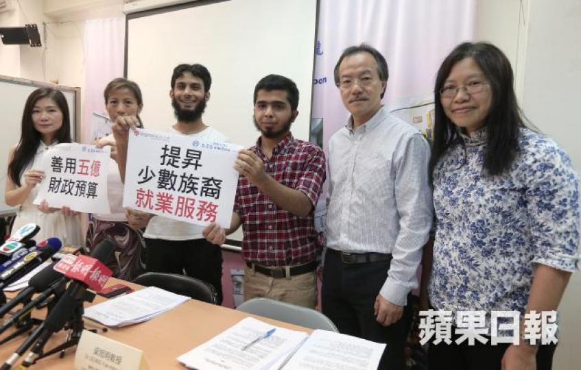 ■天主教香港教區勞工牧民中心與嶺大發表少數族裔人士求職調查。何頴賢攝 ■天主教香港教區勞工牧民中心與嶺大發表少數族裔人士求職調查。何頴賢攝
