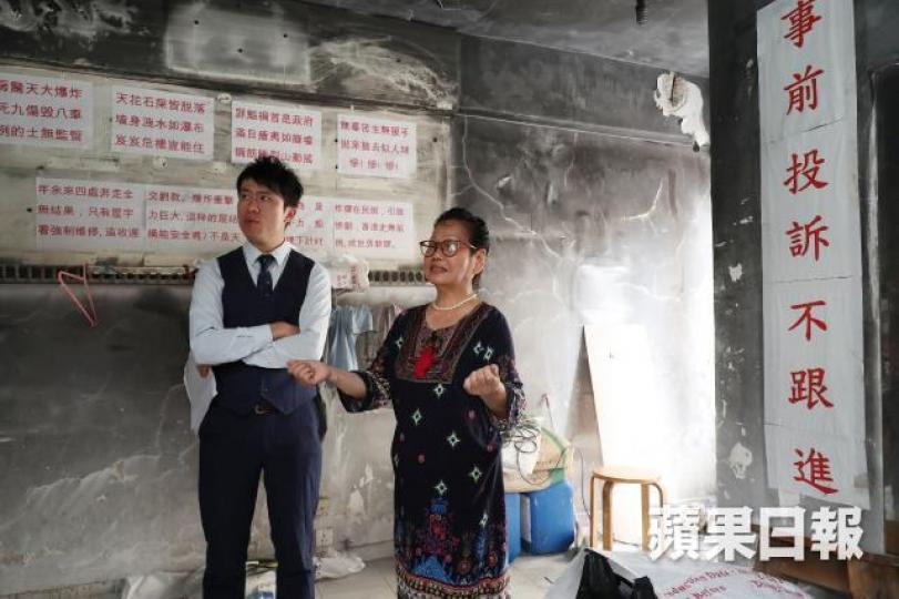 ■協助業主的立法會議員鄺俊宇指,事隔3年希望高等法院盡快審理,並要求政府酌情減免年長業主維修費。 ■協助業主的立法會議員鄺俊宇指,事隔3年希望高等法院盡快審理,並要求政府酌情減免年長業主維修費。