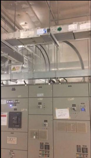 ■港珠澳大橋旅檢大樓內的電掣櫃曾冒出大量黑煙。 ■港珠澳大橋旅檢大樓內的電掣櫃曾冒出大量黑煙。