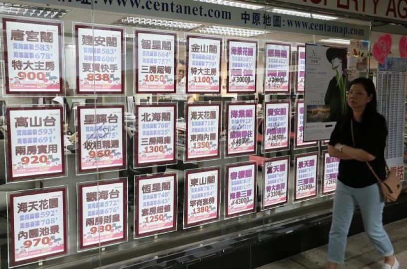 ■港府近期出招調控樓市。 ■港府近期出招調控樓市。