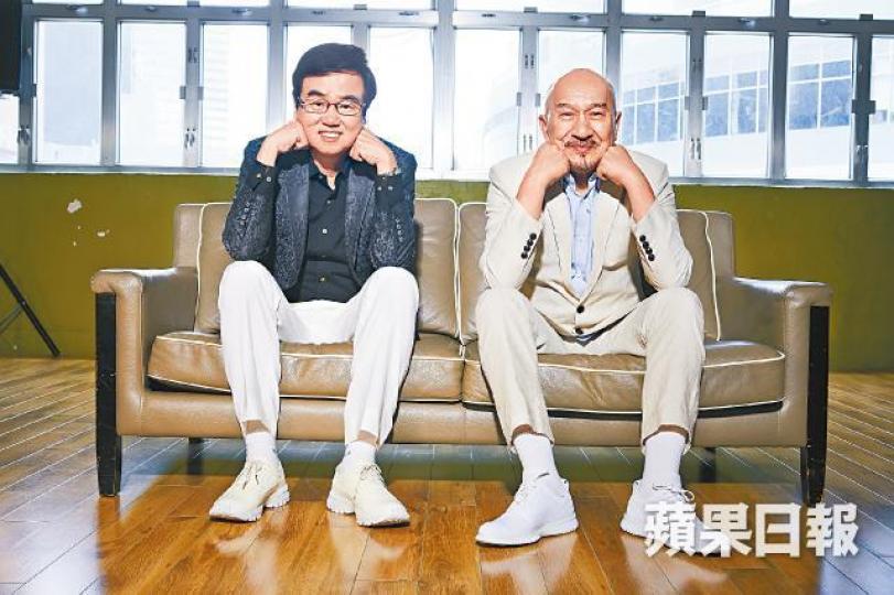 ■新藝城老拍檔最近拍住上搞戲曲舞台劇《一代天嬌》,麥嘉自編自演,黃百鳴出力又出錢。■1982年《最佳拍檔》票房高達2,600萬,以最高入場人次計算,紀錄至今未破。■黃百鳴、麥嘉、許冠傑一同經歷八十年代電影風光。 ■新藝城老拍檔最近拍住上搞戲曲舞台劇《一代天嬌》,麥嘉自編自演,黃百鳴出力又出錢。■1982年《最佳拍檔》票房高達2,600萬,以最高入場人次計算,紀錄至今未破。■黃百鳴、麥嘉、許冠傑一同經歷八十年代電影風光。