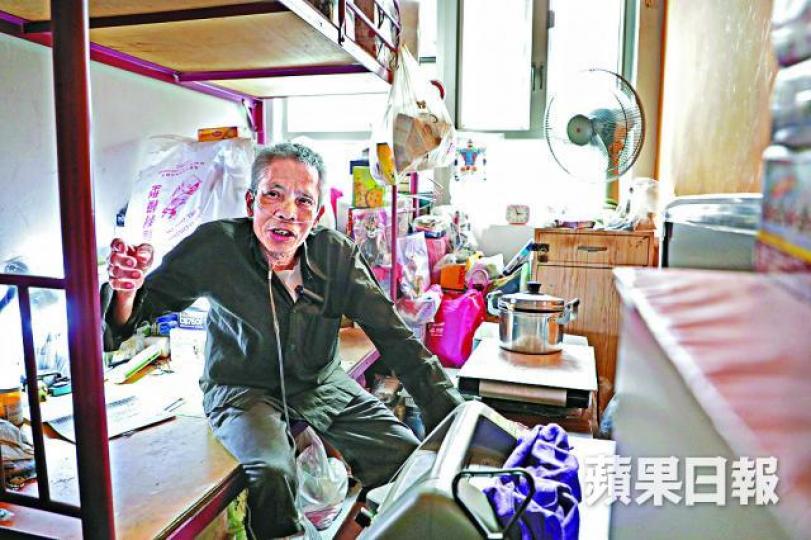 ■杜伯身體日差,惟輪候逾3年仍未獲津助院舍床位。夏家朗攝 ■杜伯身體日差,惟輪候逾3年仍未獲津助院舍床位。夏家朗攝