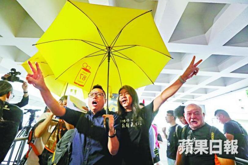■譚得志(左)及梁國雄(右)不服被裁定罪成,昨提出上訴。朱永倫攝 ■譚得志(左)及梁國雄(右)不服被裁定罪成,昨提出上訴。朱永倫攝