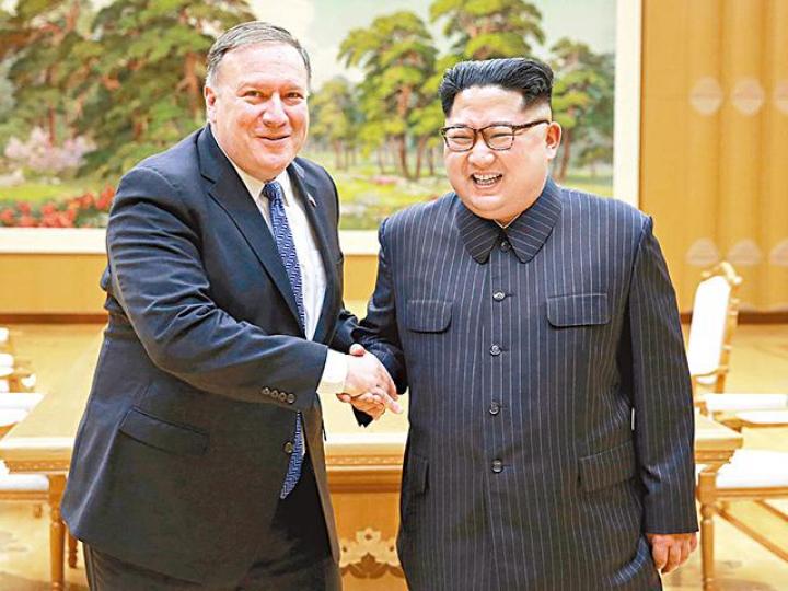 ■蓬佩奧(左)5月訪問北韓時已獲金正恩接見。美聯社 ■蓬佩奧(左)5月訪問北韓時已獲金正恩接見。美聯社