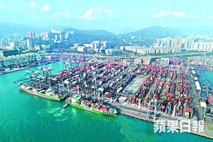 ■周明權話喺葵涌貨櫃碼頭上蓋起樓可行性可與填海、填平水塘平排。資料圖片 ■周明權話喺葵涌貨櫃碼頭上蓋起樓可行性可與填海、填平水塘平排。資料圖片