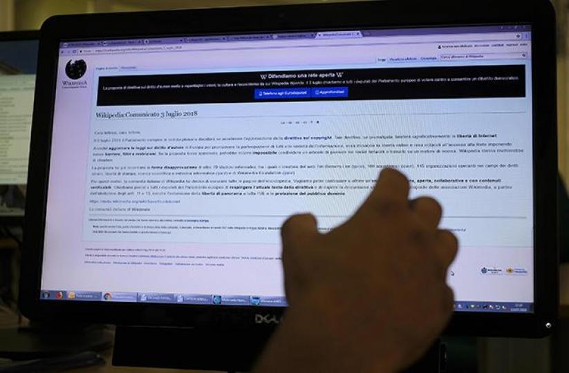 ■維基百科的西班牙、意大利及波蘭語版網頁於前日起停運,改為顯示抗議聲明。 ■維基百科的西班牙、意大利及波蘭語版網頁於前日起停運,改為顯示抗議聲明。