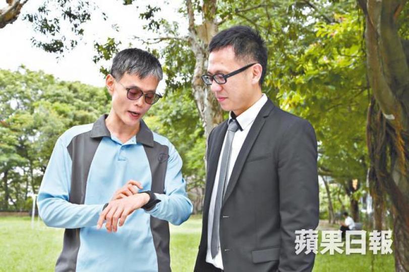 ■衞生防護中心醫生(疾病預防)吳珏翹(右)表示,步行亦是其中一種體能活動,而且毋須特地抽時間或找地方進行。江俊豪攝 ■衞生防護中心醫生(疾病預防)吳珏翹(右)表示,步行亦是其中一種體能活動,而且毋須特地抽時間或找地方進行。江俊豪攝