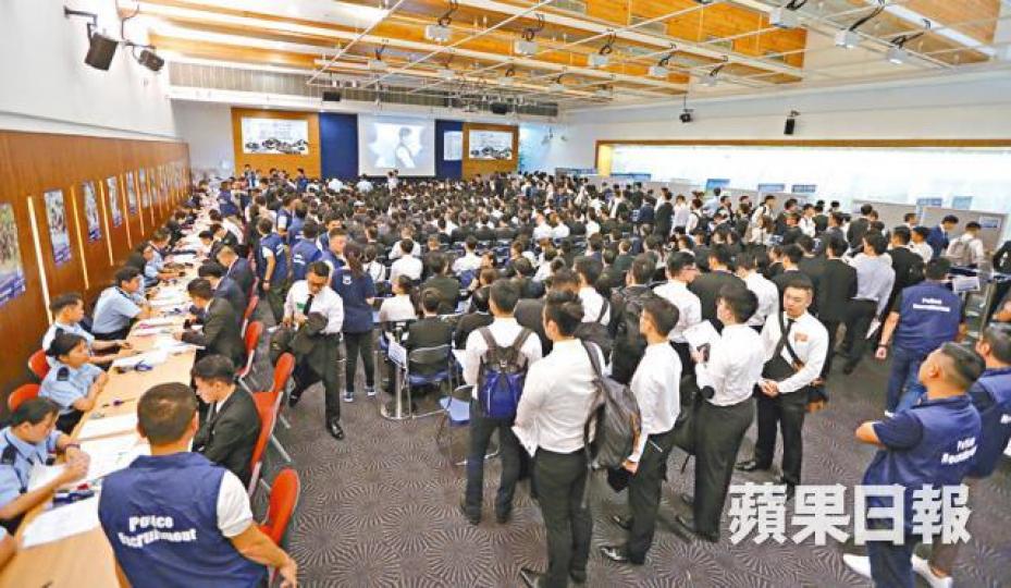 ■警察招募組會見傳媒,簡介招募日情況。何頴賢攝 ■警察招募組會見傳媒,簡介招募日情況。何頴賢攝