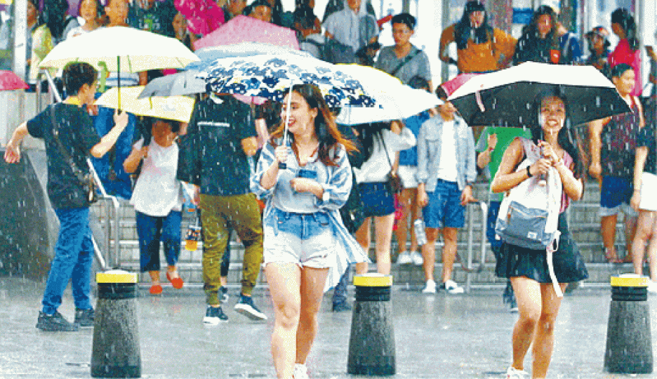 ■瑪莉亞接近台灣,台北昨已下雨。 ■瑪莉亞接近台灣,台北昨已下雨。