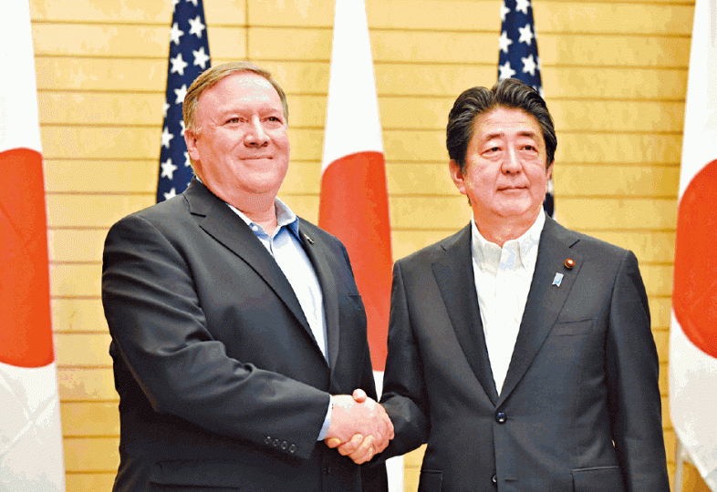 ■蓬佩奧(左)昨會晤日本首相安倍晉三。路透社 ■蓬佩奧(左)昨會晤日本首相安倍晉三。路透社