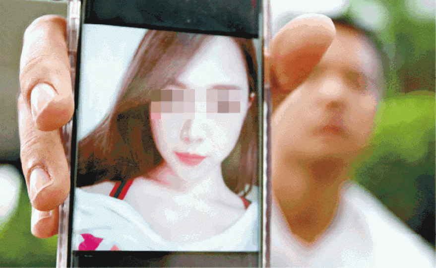■阿誠坦言被對方的美女頭像吸引,墮入投資騙局。 ■阿誠坦言被對方的美女頭像吸引,墮入投資騙局。