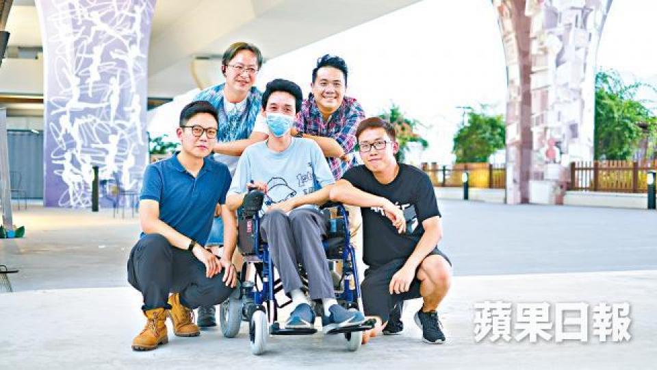 ■患難見真情,一班車會老友無條件為阿華(中)付出。麥超億攝 ■患難見真情,一班車會老友無條件為阿華(中)付出。麥超億攝