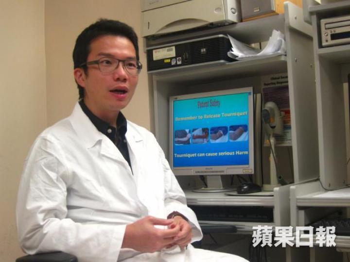 ■前線醫生聯盟副主席蕭旭亮坦言,不少同僚因極度勞累及精神壓力等原因要長期服安眠藥。資料圖片 ■前線醫生聯盟副主席蕭旭亮坦言,不少同僚因極度勞累及精神壓力等原因要長期服安眠藥。資料圖片