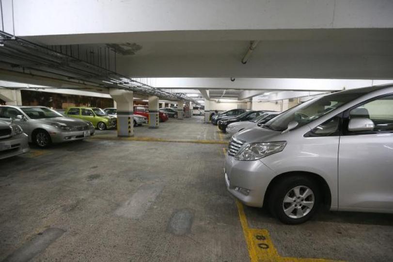 ■車位售價屢創新高,現時售價一百萬以內嘅車位基本絕迹。資料圖片 ■車位售價屢創新高,現時售價一百萬以內嘅車位基本絕迹。資料圖片