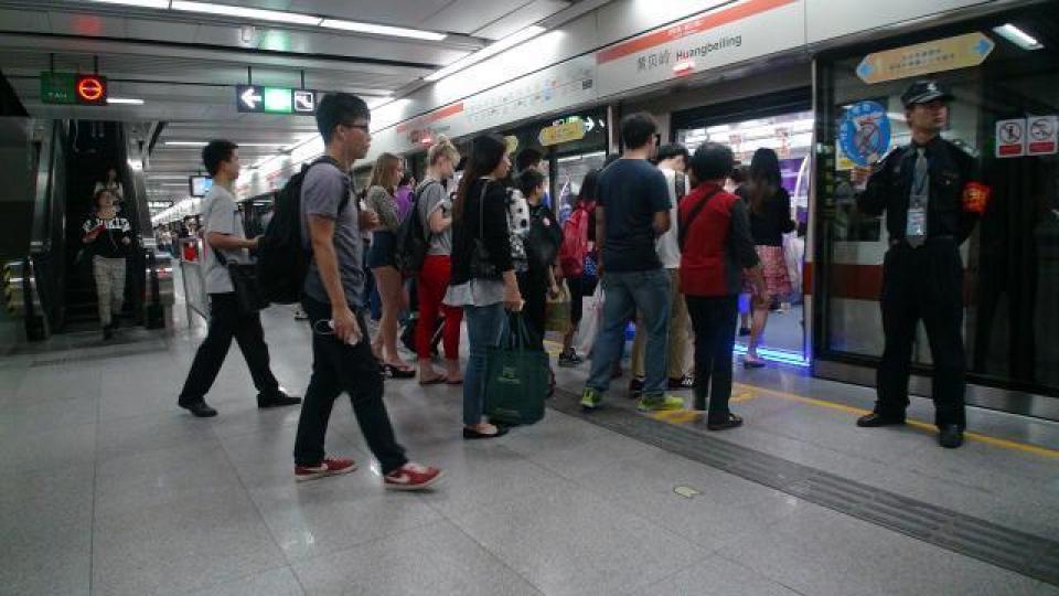 ■深圳地鐵已可用手機掃二維碼過閘機,而且支付寶和微信均適用。 ■深圳地鐵已可用手機掃二維碼過閘機,而且支付寶和微信均適用。