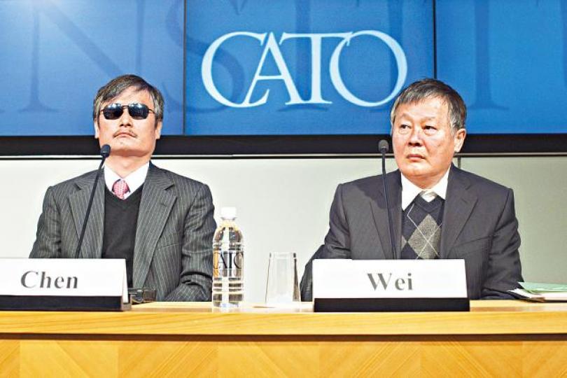 ■陳光誠(左)與魏京生均流亡美國。 ■陳光誠(左)與魏京生均流亡美國。