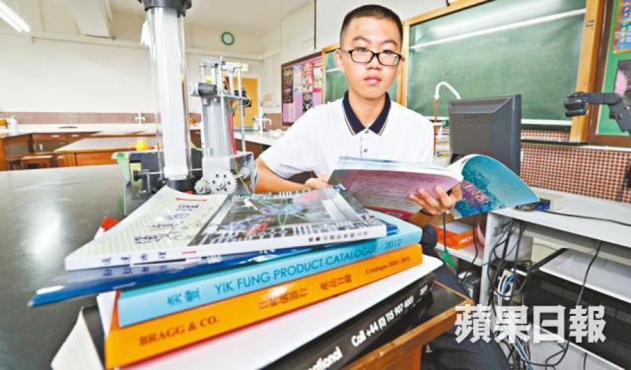 ■年僅13歲便考獲5科20分,徐文鴻形容應付文憑試「最緊要操練」。張志華攝 ■年僅13歲便考獲5科20分,徐文鴻形容應付文憑試「最緊要操練」。張志華攝