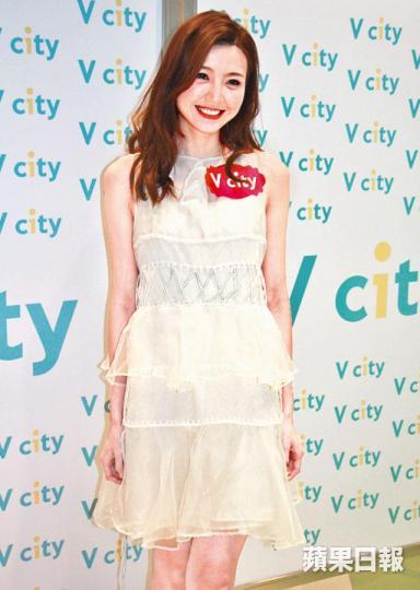 ■吳若希否認發老公脾氣,只是咁啱被拍到這個表情。 ■吳若希否認發老公脾氣,只是咁啱被拍到這個表情。