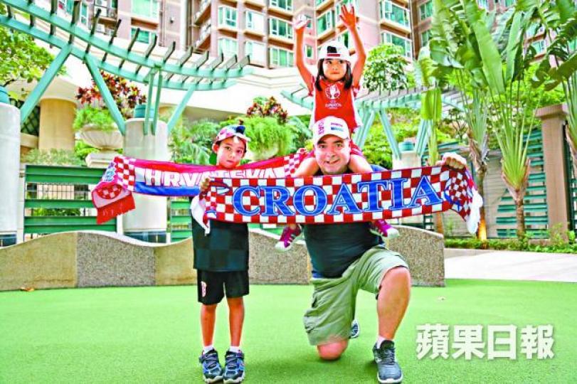 ■居港克國人Tom與兩名子女均是國家隊fans。
