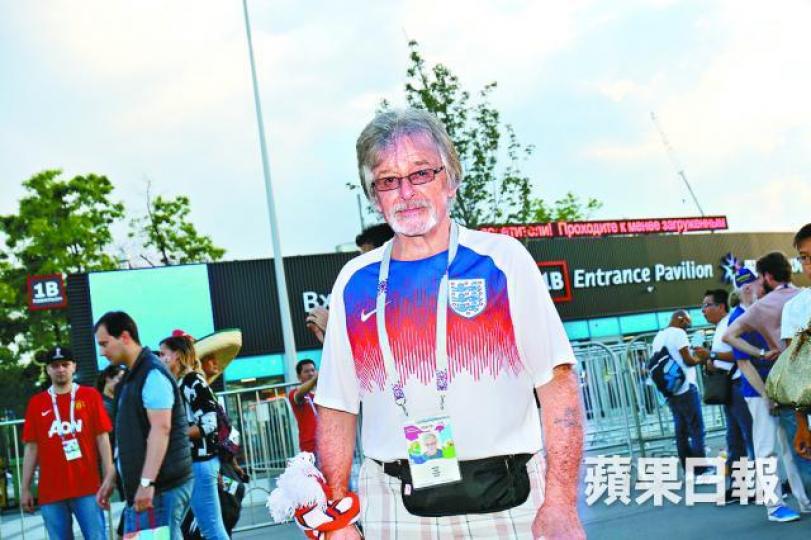 ■老英迷Trevor年屆74歲，下屆世盃已難隨愛隊出征。■英格蘭1966年在決賽迎戰西德，前鋒靴斯（紅衫）射入一球中楣彈出的「鬼球」，成為世盃懸案。■克羅地亞前鋒文迪蘇傑（中）補時射入奠勝球，擊碎英格蘭奪標美夢。路透社■1966年英格蘭主場首奪世盃，當時球隊隊長卜比摩亞高舉雷米金盃慶祝。互聯網