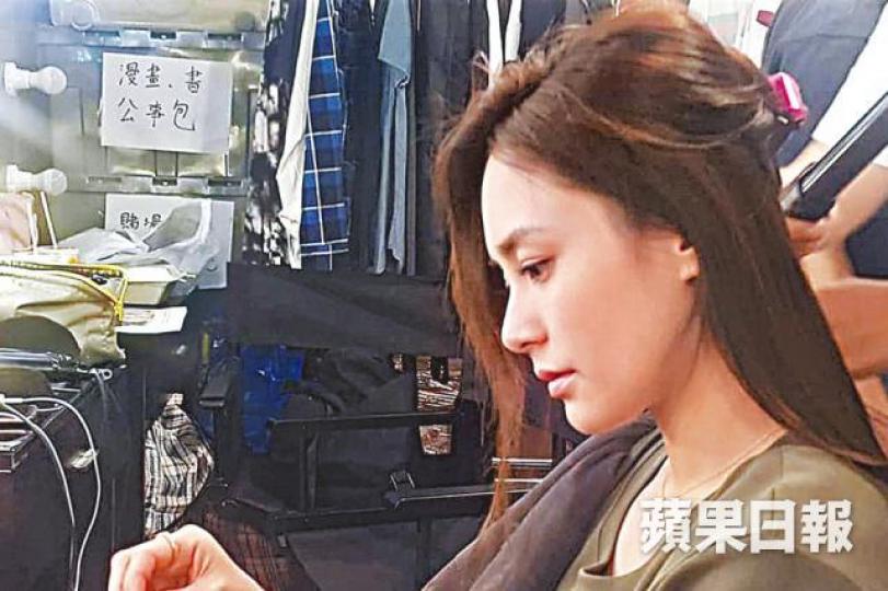 ■飾演社工的阿嬌將有甚多內心戲,希望有機會挑戰影后寶座。■阿嬌在5月與賴弘國結婚,婚後幾個月甚少工作,現在終復出拍戲。資料圖片■繼《黃金花》後,凌文龍將與契媽余安安再度合作。資料圖片■顧美華(右)去年曾與顏卓靈合作《那年夏天你去了哪裏》。劇照 ■飾演社工的阿嬌將有甚多內心戲,希望有機會挑戰影后寶座。■阿嬌在5月與賴弘國結婚,婚後幾個月甚少工作,現在終復出拍戲。資料圖片■繼《黃金花》後,凌文龍將與契媽余安安再度合作。資料圖片■顧美華(右)去年曾與顏卓靈合作《那年夏天你去了哪裏》。劇照