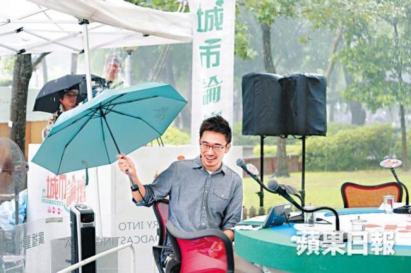 ■《城市論壇》昨在大雨中討論新居屋定價機制。何頴賢攝 ■《城市論壇》昨在大雨中討論新居屋定價機制。何頴賢攝