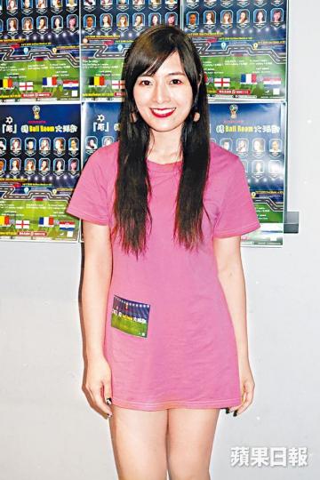 ■牛雜妹笑說英格蘭中了她的「魔甲咒」。 ■牛雜妹笑說英格蘭中了她的「魔甲咒」。
