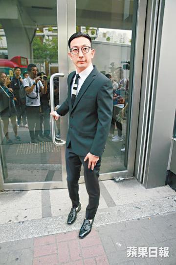 ■李璨琛將出庭頂證Subcrew生意夥伴陳鴻昌。資料圖片■官恩娜(左)的胞妹官恩沂(右)為被告陳鴻昌的妻子。資料圖片■被告陳鴻昌否認盜竊罪受審。勞東來攝 ■李璨琛將出庭頂證Subcrew生意夥伴陳鴻昌。資料圖片■官恩娜(左)的胞妹官恩沂(右)為被告陳鴻昌的妻子。資料圖片■被告陳鴻昌否認盜竊罪受審。勞東來攝