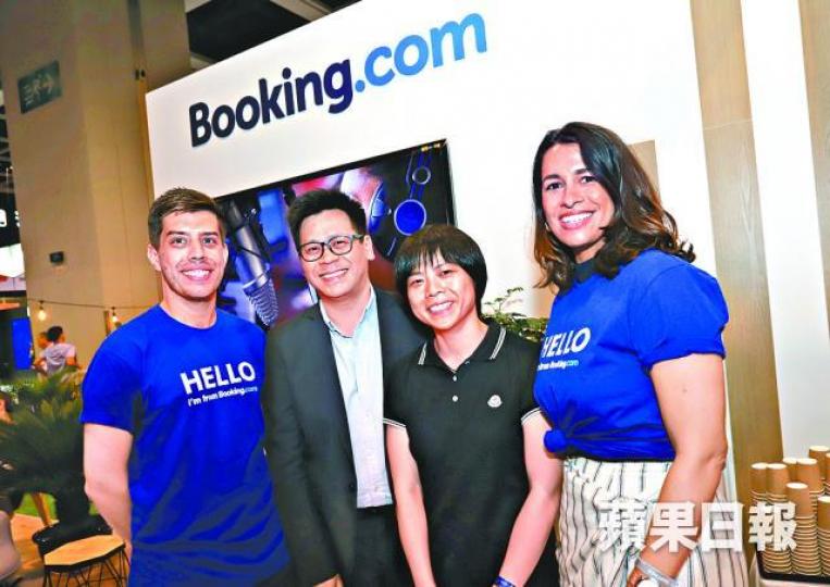 ■行銷創意總監彭曉璐(右二)指,Booking會發展成科技企業。譚德潤攝 ■行銷創意總監彭曉璐(右二)指,Booking會發展成科技企業。譚德潤攝