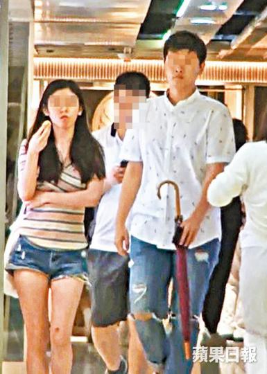 ■阿勇(中)與Coco(左)「拍拖」近兩年,約會不過10次,而每次Coco「表弟」阿杰(右)都在場。阮斌攝■Coco不時上載扮靚照片。互聯網 ■阿勇(中)與Coco(左)「拍拖」近兩年,約會不過10次,而每次Coco「表弟」阿杰(右)都在場。阮斌攝■Coco不時上載扮靚照片。互聯網