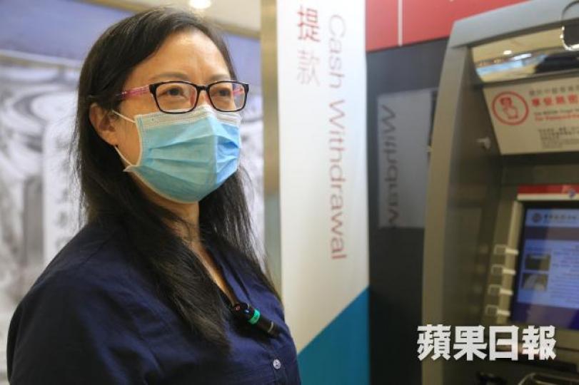 ■苦主黃女士幾經波折終取回款項。徐雲庭攝 ■苦主黃女士幾經波折終取回款項。徐雲庭攝