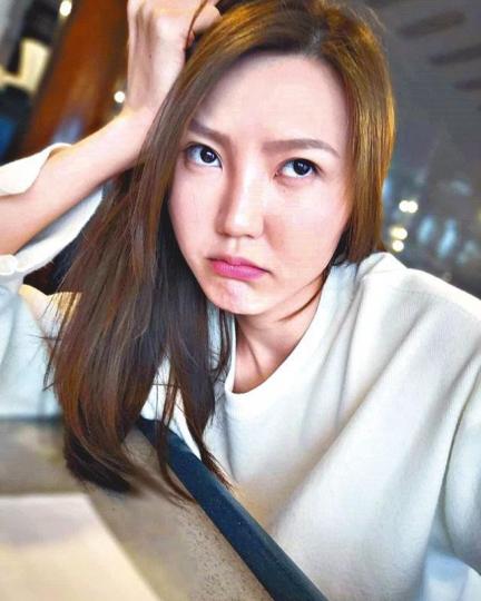 ■吳若希因留言希望囡囡努力學當好姐姐,引來再度懷孕揣測。互聯網圖片■吳若希昨日貼出淼淼(左)與小朋友的玩樂照。互聯網圖片 ■吳若希因留言希望囡囡努力學當好姐姐,引來再度懷孕揣測。互聯網圖片■吳若希昨日貼出淼淼(左)與小朋友的玩樂照。互聯網圖片