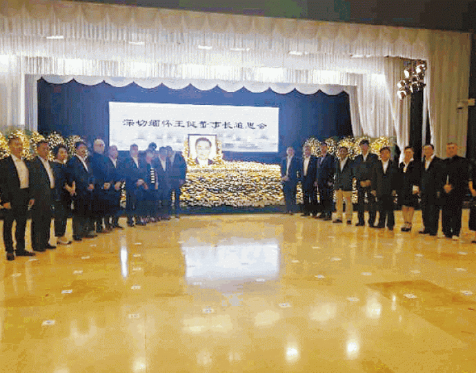■海航日前在海口為王健舉行追思會。 ■海航日前在海口為王健舉行追思會。