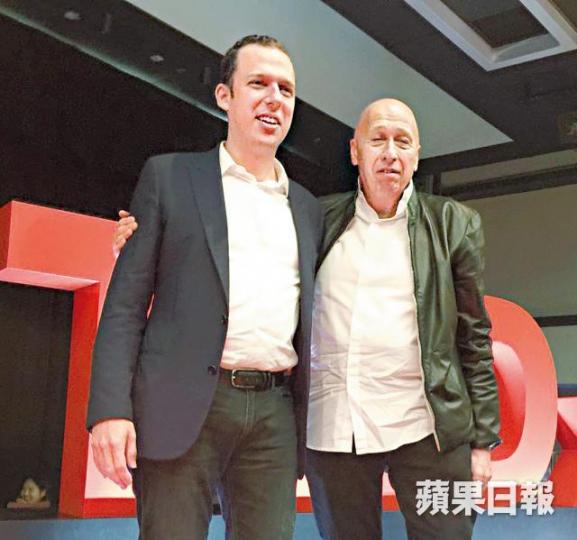 ■盛智文及其兒子盛凱。 ■盛智文及其兒子盛凱。