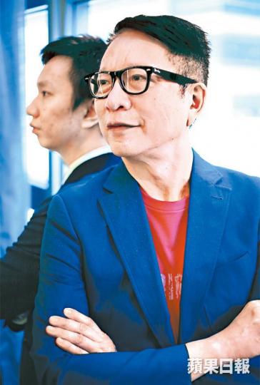 ■葉家寶(右)與黃守東在亞視熄機時一直留守,但在復活前卻黯然離開。攝影:沈健程■亞姐95年不設年齡限制,當時最引人注目的是虛齡47歲參選的宮雪花。資料圖片■亞視98年舉辦東瀛女優選美,沢村奈津子甩bra,男公關即上前笠頭。資料圖片■葉家寶在亞視期間,一直面對傳媒追訪,他亦盡力做好公關工作。資料圖片 ■葉家寶(右)與黃守東在亞視熄機時一直留守,但在復活前卻黯然離開。攝影:沈健程■亞姐95年不設年齡限制,當時最引人注目的是虛齡47歲參選的宮雪花。資料圖片■亞視98年舉辦東瀛女優選美,沢村奈津子甩bra,男公關即上前笠頭。資料圖片■葉家寶在亞視期間,一直面對傳媒追訪,他亦盡力做好公關工作。資料圖片