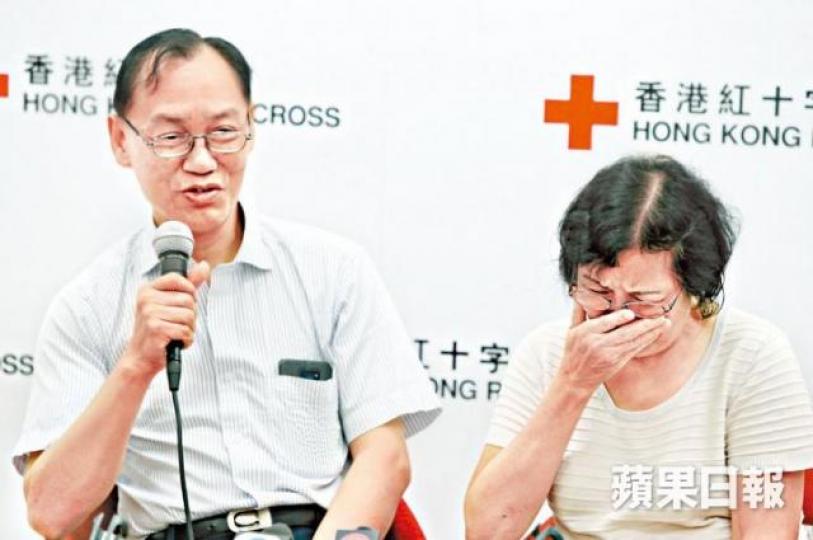 ■大哥韓劍英與二妹韓鳳玲憶述與三妹相處的片段,不禁悲從中來。王子俊攝 ■大哥韓劍英與二妹韓鳳玲憶述與三妹相處的片段,不禁悲從中來。王子俊攝
