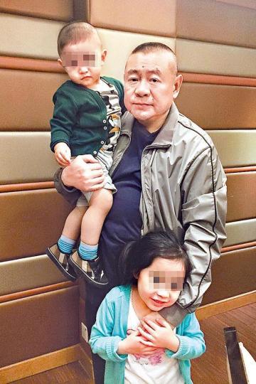 ■大劉甚為疼愛子女,稍有危險,即肉緊保護子女。資料圖片■甘比最近不停做善事,回饋社會。資料圖片 ■大劉甚為疼愛子女,稍有危險,即肉緊保護子女。資料圖片■甘比最近不停做善事,回饋社會。資料圖片
