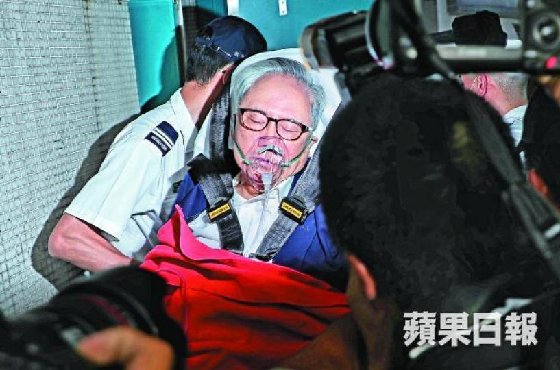 ■曾蔭權昨於上訴被駁回後哮喘發作送院。許頌明攝 ■曾蔭權昨於上訴被駁回後哮喘發作送院。許頌明攝
