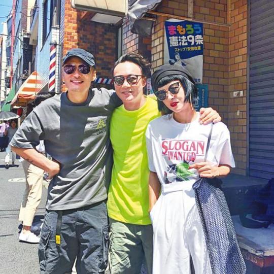 ■余文樂(左)潮牌生意掂,Eason夫婦也替他高興。互聯網圖片 ■余文樂(左)潮牌生意掂,Eason夫婦也替他高興。互聯網圖片