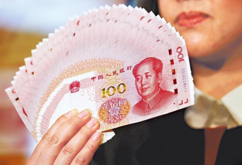 ■人幣離岸價昨午在半小時內,曾一度反彈逾300點子。資料圖片 ■人幣離岸價昨午在半小時內,曾一度反彈逾300點子。資料圖片