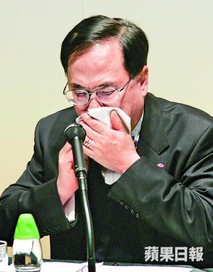 ■曾蔭權在任特首期間出席政制發展論壇時亦曾咳嗽不止。 ■曾蔭權在任特首期間出席政制發展論壇時亦曾咳嗽不止。