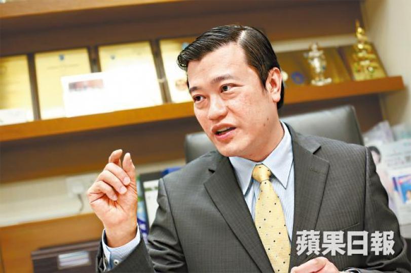 ■婦產科醫生靳嘉仁指,若胎兒體形太健壯,會建議產婦剖腹分娩。 ■婦產科醫生靳嘉仁指,若胎兒體形太健壯,會建議產婦剖腹分娩。