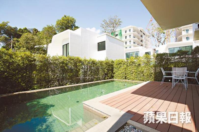 ■別墅設有私人泳池,客廳打開門即可落水暢泳。 ■別墅設有私人泳池,客廳打開門即可落水暢泳。