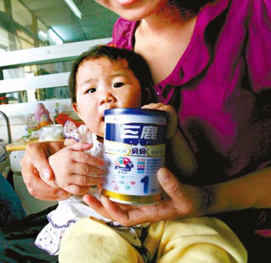 ■內地不少幼童飲用含三聚氰胺的三鹿奶粉後患腎結石。 ■內地不少幼童飲用含三聚氰胺的三鹿奶粉後患腎結石。