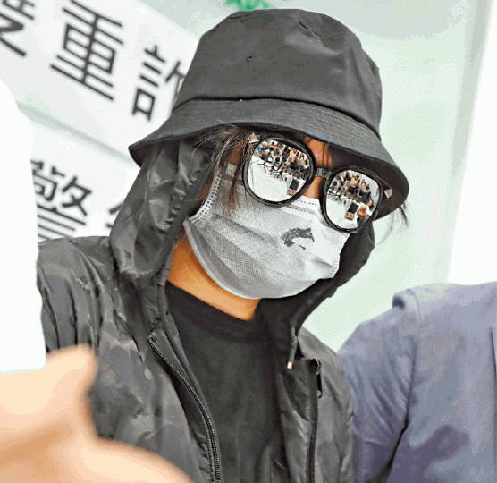 ■事主阿May(化名)昨聲淚俱下講述懷疑受騙經過。朱永倫攝 ■事主阿May(化名)昨聲淚俱下講述懷疑受騙經過。朱永倫攝