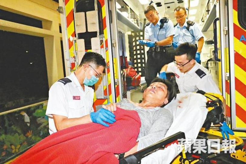 ■死者上周於九龍城街頭被打傷，由救護車送院。資料圖片