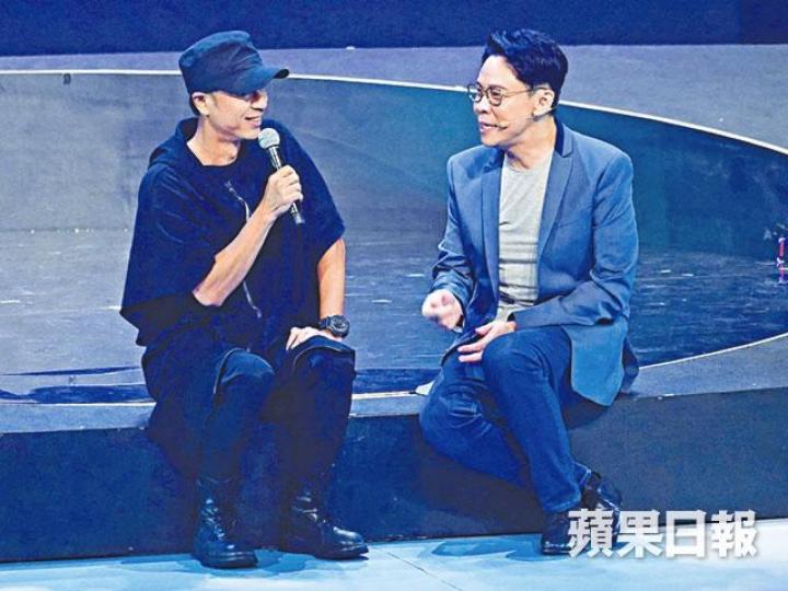 ■李克勤(左)本是台下觀眾,突然被志雲叫上台,他笑說︰「下次叫我上嚟早啲講,等我着好少少。」■貴為無綫契仔的克勤,《志雲飯局》做三集,可見兩人私交甚篤。互聯網圖片■張敬軒前晚抱恙上陣,為志雲作表演嘉賓。■今屆港姐20位候選佳麗日前會見傳媒。資料圖片余詠珊 資料圖片 ■李克勤(左)本是台下觀眾,突然被志雲叫上台,他笑說︰「下次叫我上嚟早啲講,等我着好少少。」■貴為無綫契仔的克勤,《志雲飯局》做三集,可見兩人私交甚篤。互聯網圖片■張敬軒前晚抱恙上陣,為志雲作表演嘉賓。■今屆港姐20位候選佳麗日前會見傳媒。資料圖片余詠珊 資料圖片
