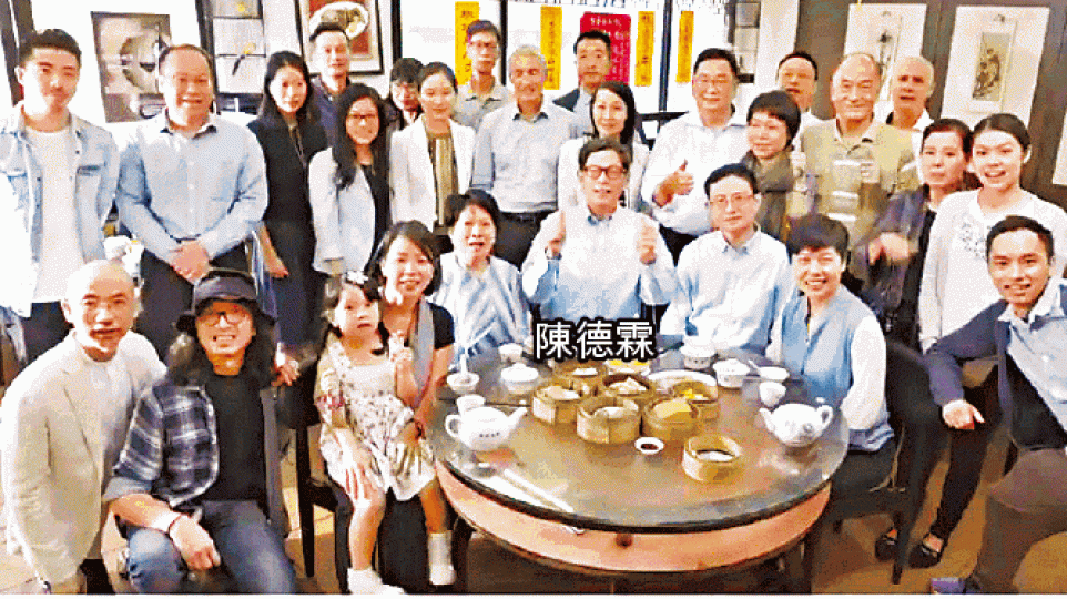■金管局fb上周上載陳德霖參與攝製的飲茶短片,原來與推廣新鈔有關。 ■金管局fb上周上載陳德霖參與攝製的飲茶短片,原來與推廣新鈔有關。