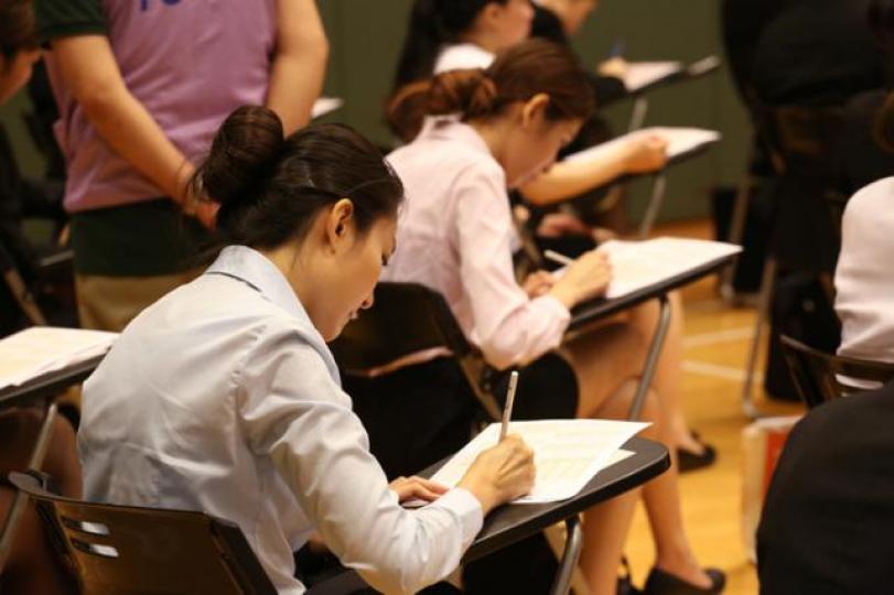 ■短工應不應該寫落resume,視乎短工的工作經驗對下一份工作有沒有幫助。資料圖片 ■短工應不應該寫落resume,視乎短工的工作經驗對下一份工作有沒有幫助。資料圖片